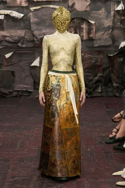 Look 13